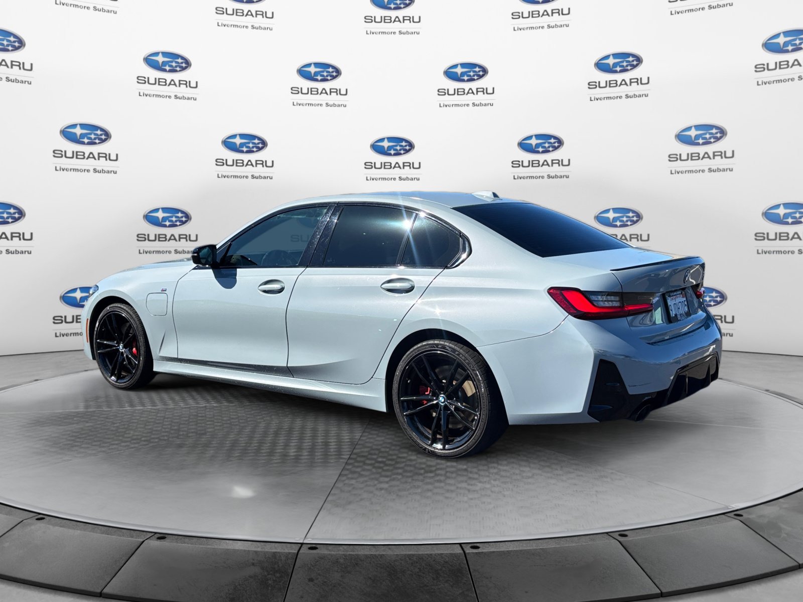 Used 2024 BMW 330e w/ M Sport Package RWD image 4