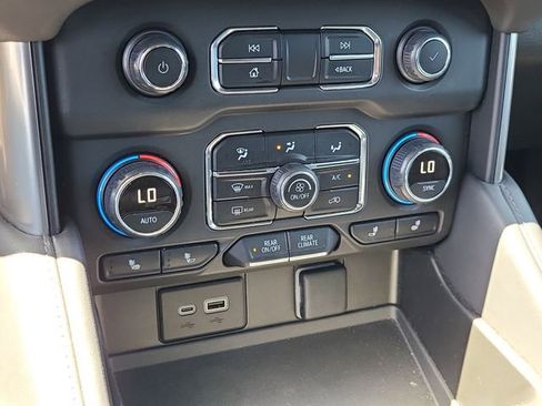 Used 2024 Chevrolet Suburban LT AWD/4WD image 28