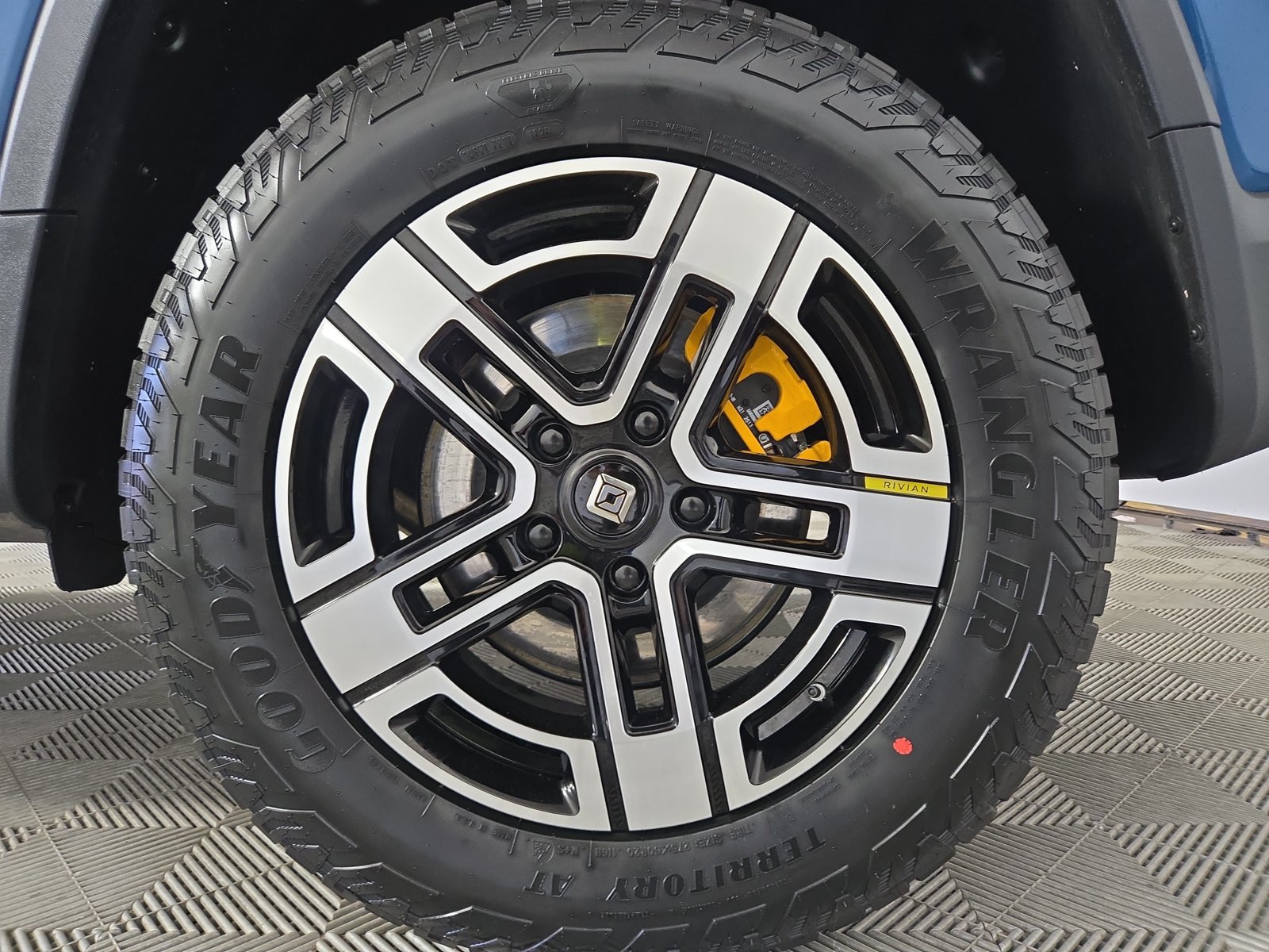 Used 2022 Rivian R1T Adventure AWD/4WD image 10