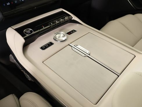 New 2026 Lincoln Navigator Premiere AWD/4WD image 9