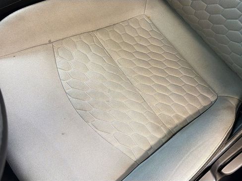 Used 2020 Chevrolet Equinox LS image 18