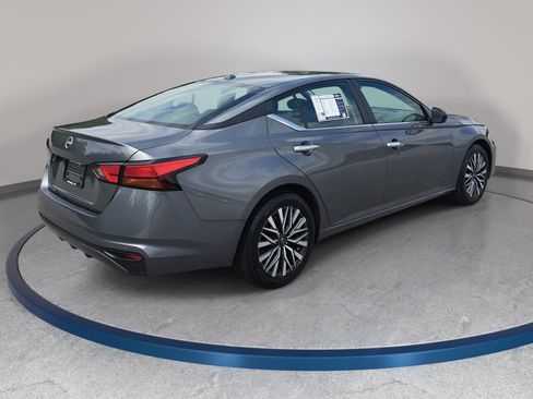 Used 2025 Nissan Altima 2.5 SV FWD image 5