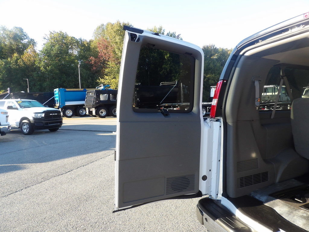 Used 2025 Chevrolet Express 3500 LT w/ LT Preferred Equipment Group RWD image 42
