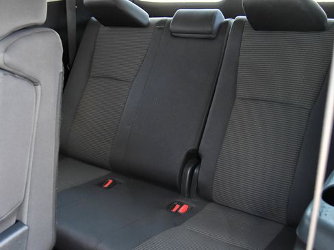 Used 2024 Toyota Highlander LE AWD/4WD image 37