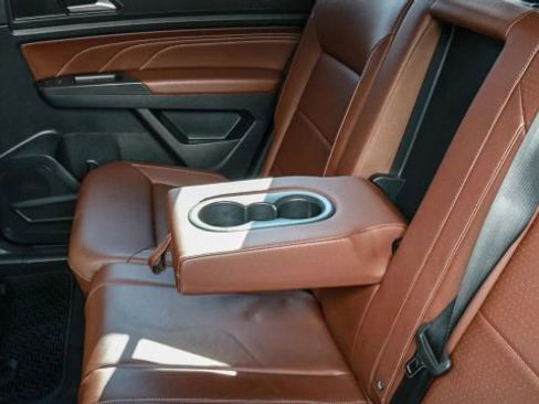 Used 2023 Volkswagen Atlas SE w/ Black Wheel Package image 28