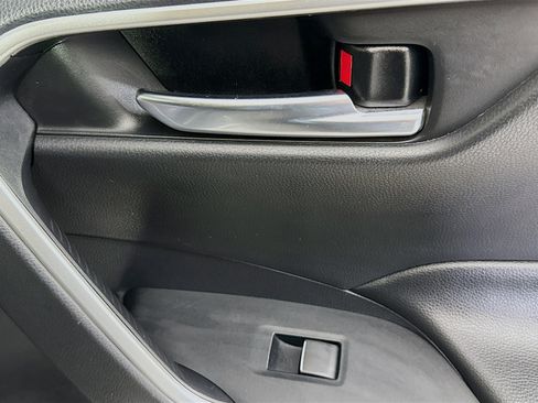 Used 2019 Toyota RAV4 XLE Premium image 30