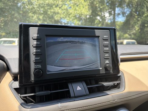 Used 2019 Toyota RAV4 XLE w/ Convenience Package FWD image 25