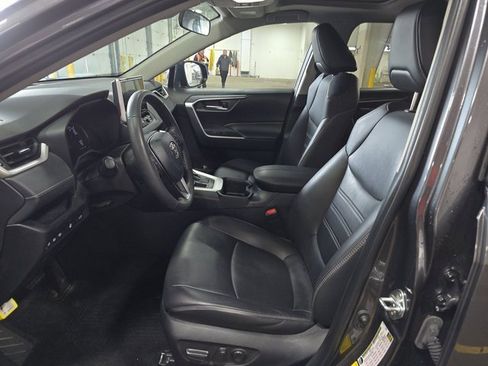 Used 2023 Toyota RAV4 XLE Premium image 38