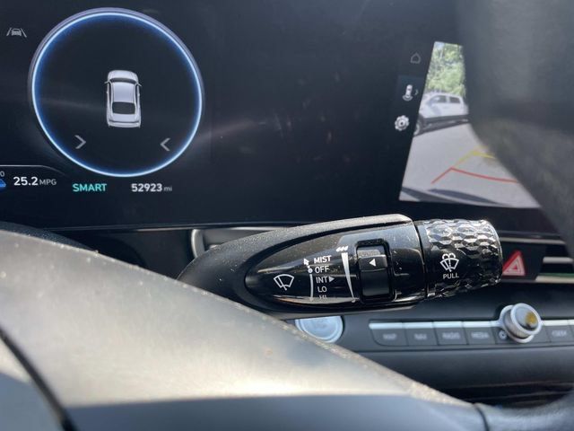 Used 2024 Hyundai Elantra SEL FWD image 30