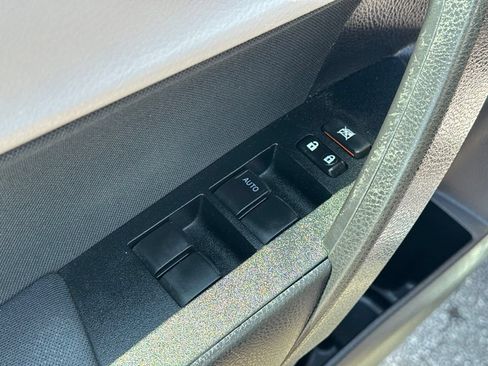Used 2016 Toyota Corolla LE FWD image 37