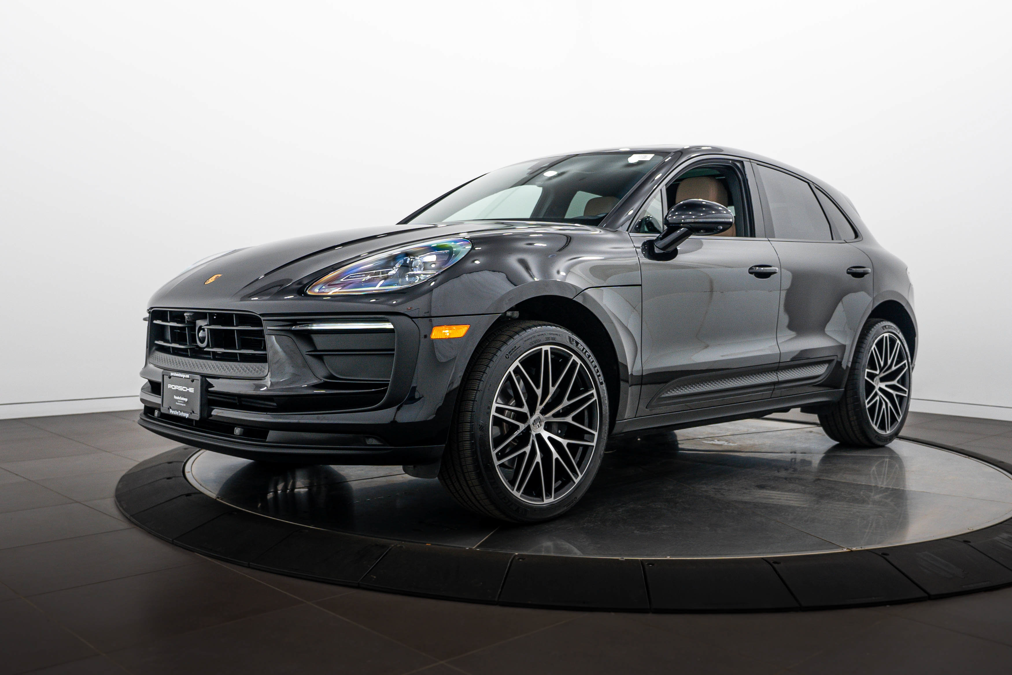 Certified 2026 Porsche Macan AWD/4WD image 1