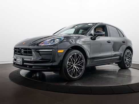 Certified 2026 Porsche Macan AWD/4WD image 1