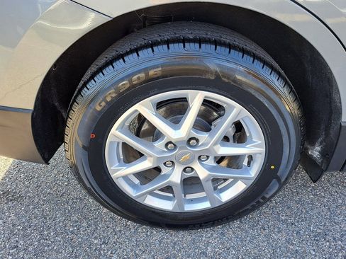 Used 2024 Chevrolet Equinox LT image 32