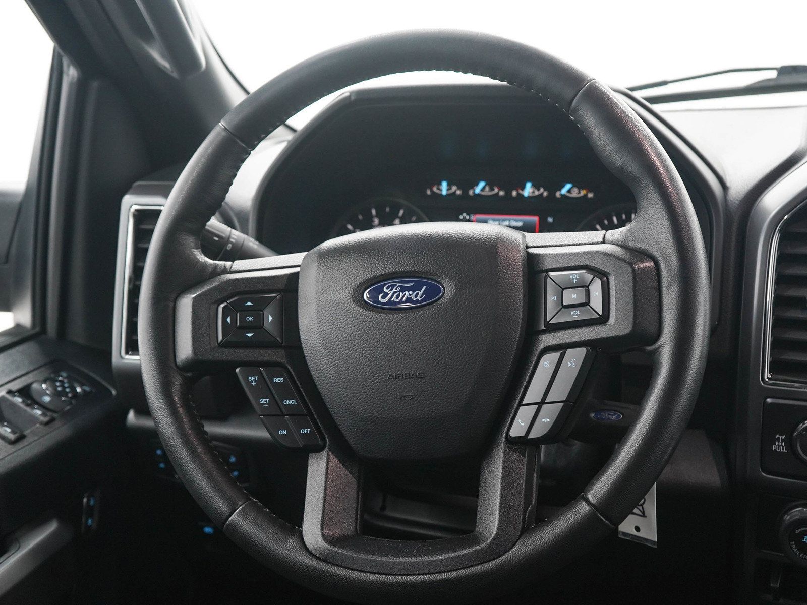 Used 2019 Ford F150 XLT w/ Equipment Group 302A Luxury AWD/4WD image 17