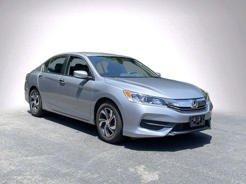 Used 2017 Honda Accord LX image 2