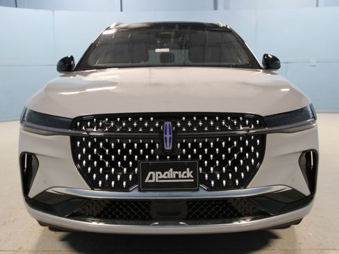 New 2026 Lincoln Nautilus Reserve image 25