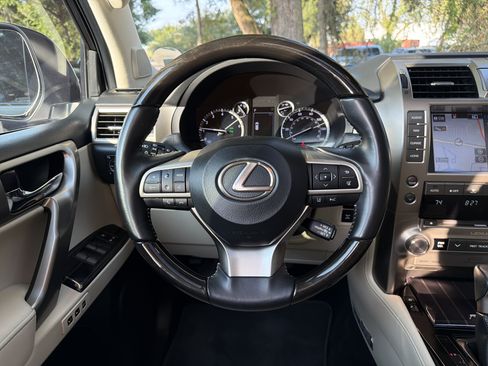 Used 2021 Lexus GX 460 Luxury w/ Sport Design Package AWD/4WD image 32