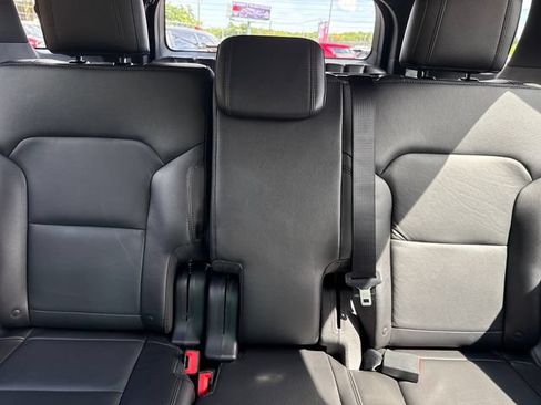 Used 2017 Ford Explorer XLT w/ Equipment Group 202A AWD/4WD image 22