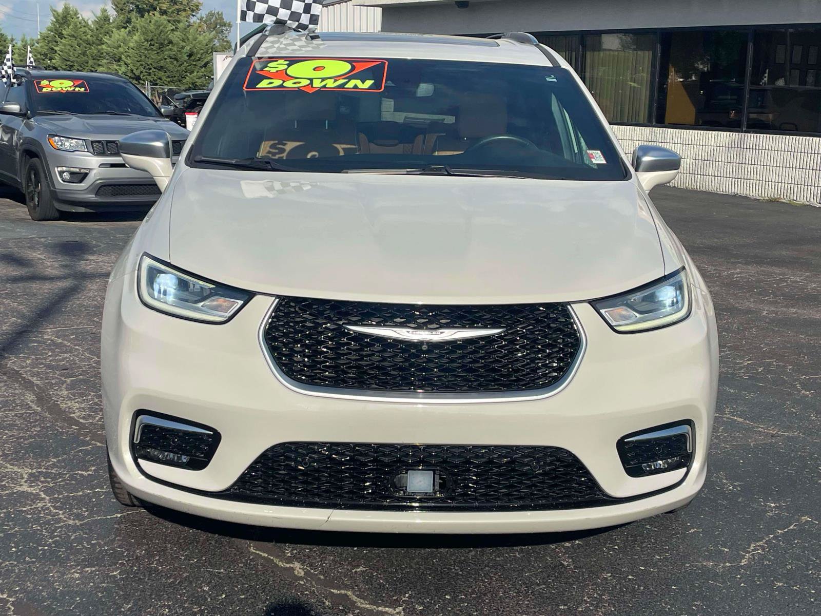 Used 2021 Chrysler Pacifica Pinnacle AWD/4WD image 2