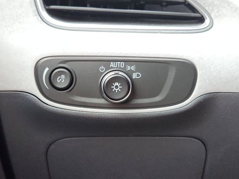 Used 2021 Chevrolet Bolt Premier w/ Infotainment Package image 17