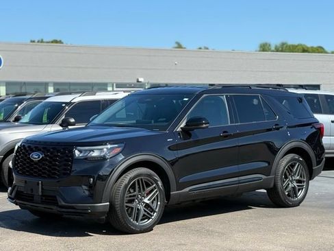 Certified 2025 Ford Explorer ST-Line w/ ST-Line Street Pack AWD/4WD image 36
