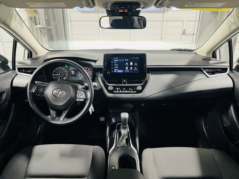 Used 2023 Toyota Corolla LE image 4