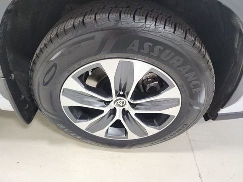 Used 2022 Toyota Highlander XLE image 41