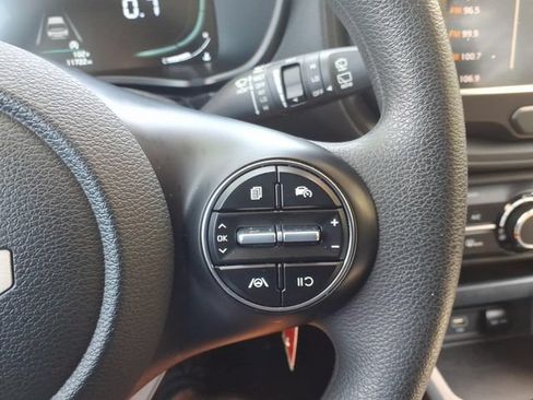 Used 2025 Kia Soul LX w/ LX Technology Package FWD image 21