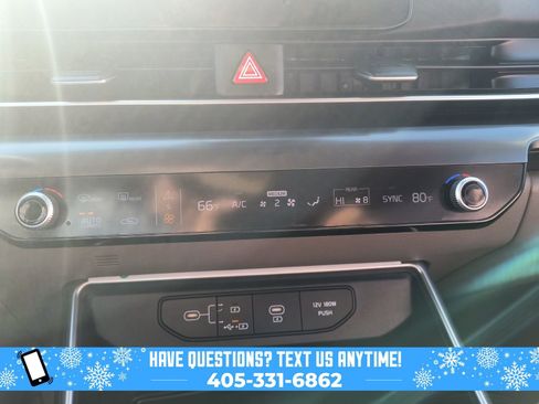 Used 2025 Kia Carnival image 27