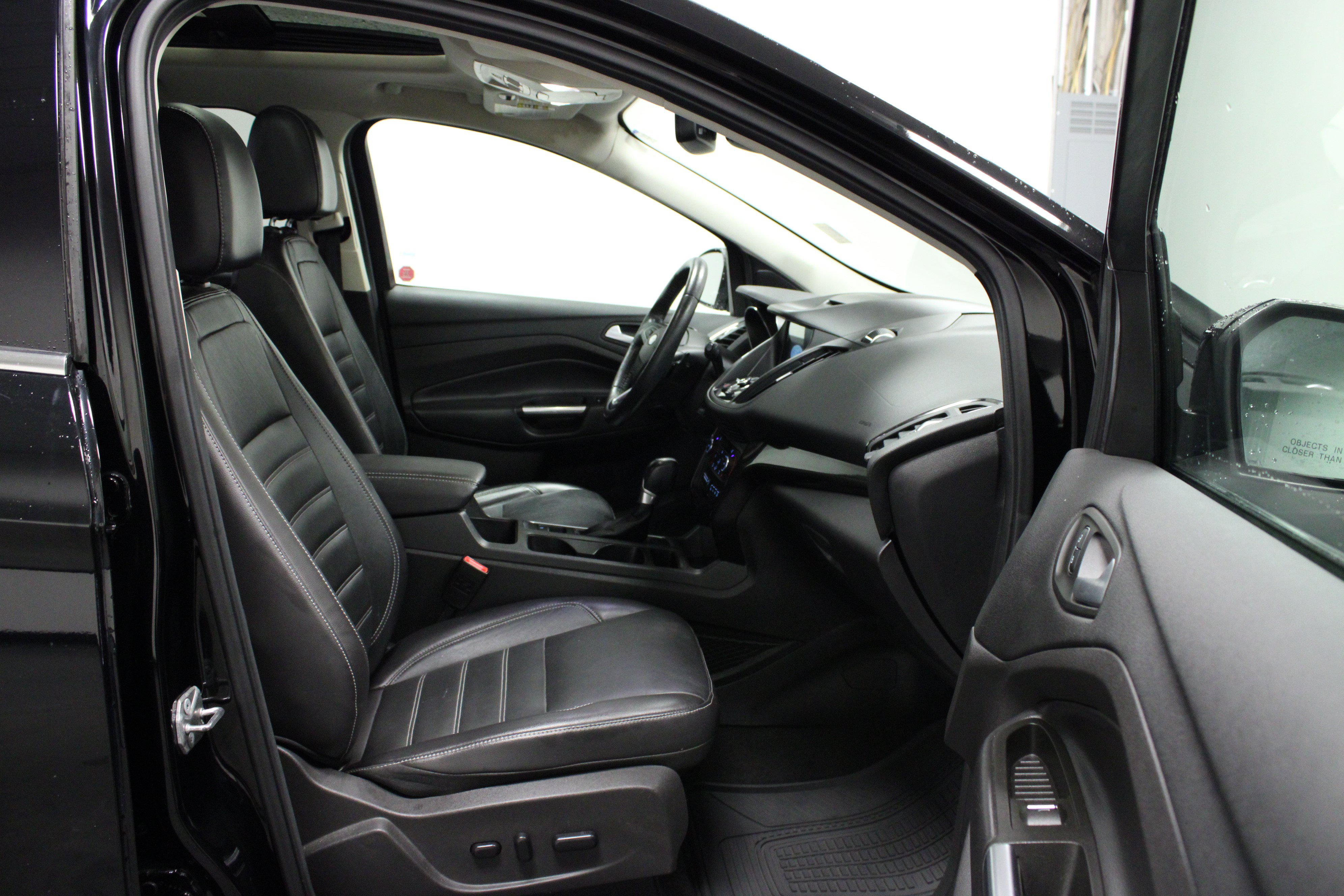 Used 2017 Ford Escape Titanium w/ Canadian Touring Package AWD/4WD image 16