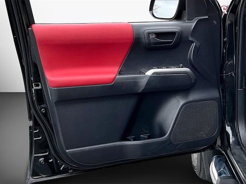 Used 2020 Toyota Tacoma SR5 image 19