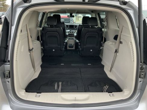 Used 2020 Chrysler Voyager Lxi image 9