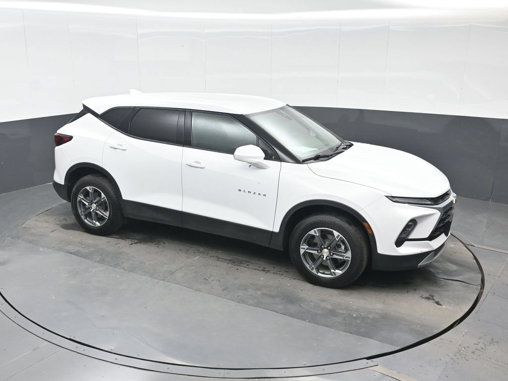 Used 2025 Chevrolet Blazer LT FWD image 23