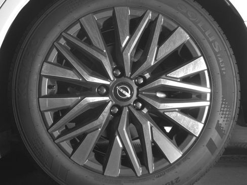 Used 2025 Nissan Altima 2.5 SV FWD image 14