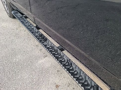 Certified 2025 Chevrolet Suburban Z71 image 8