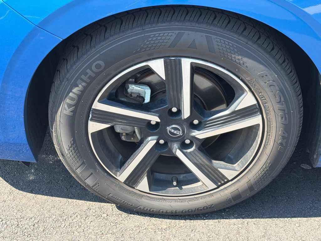 Used 2024 Nissan Sentra SV FWD image 11