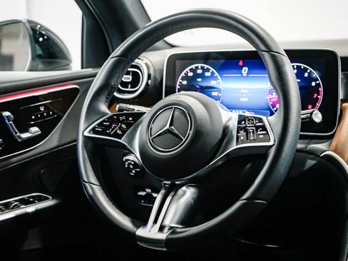 Used 2025 Mercedes-Benz GLC 300 image 14