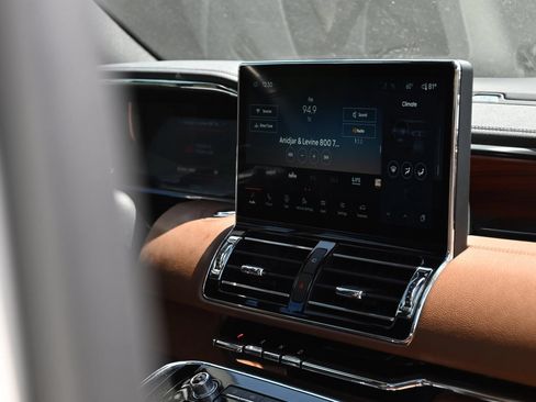 Used 2023 Lincoln Navigator Reserve RWD image 12
