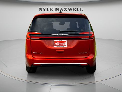 New 2026 Chrysler Pacifica Limited FWD image 6
