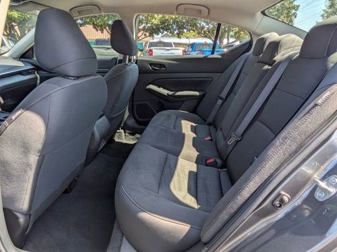 Used 2025 Nissan Altima 2.5 SV image 14