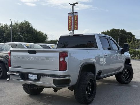 Used 2021 Chevrolet Silverado 2500 LT w/ Convenience Package AWD/4WD image 3