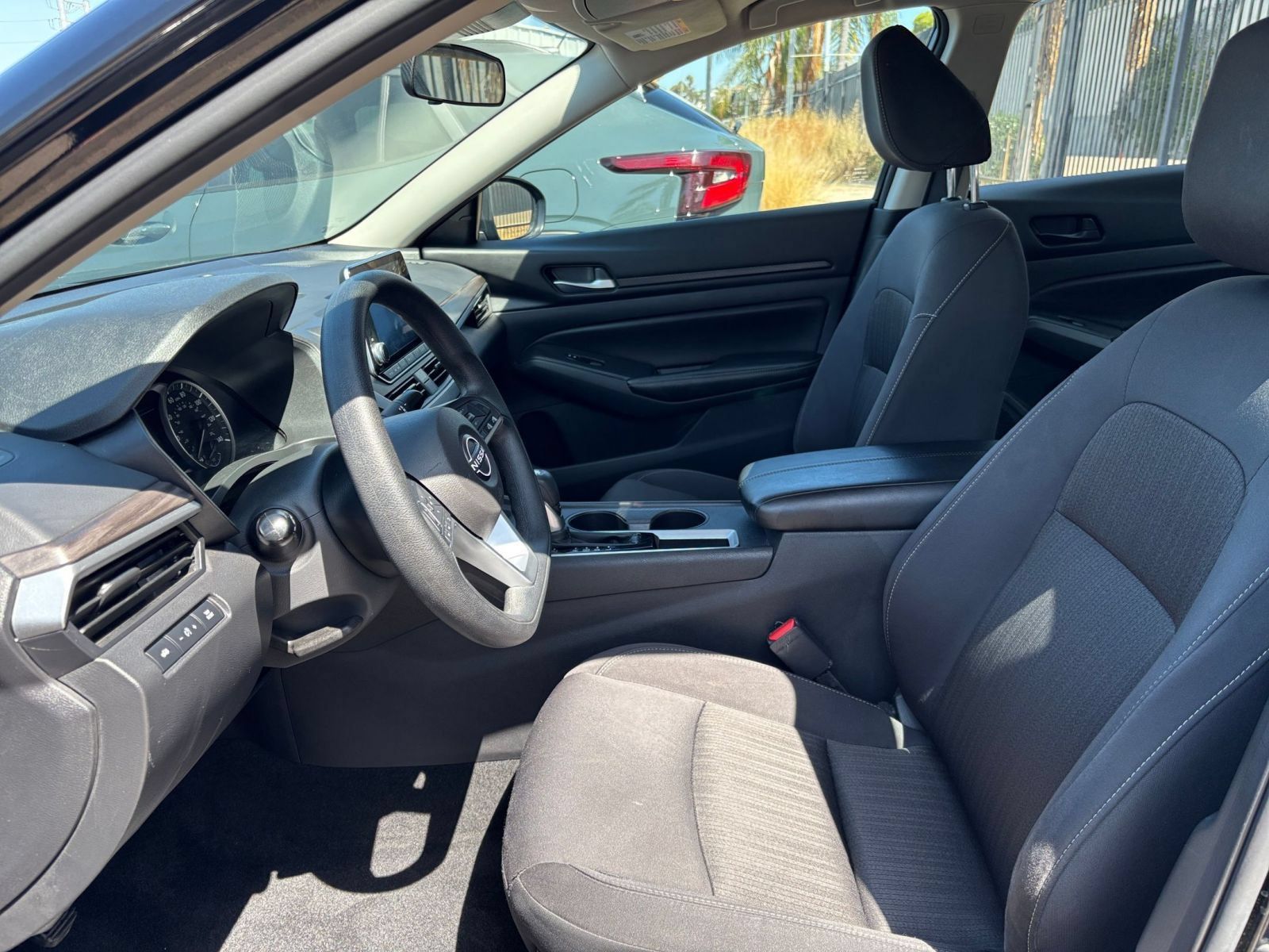 Used 2025 Nissan Altima 2.5 SV FWD image 26