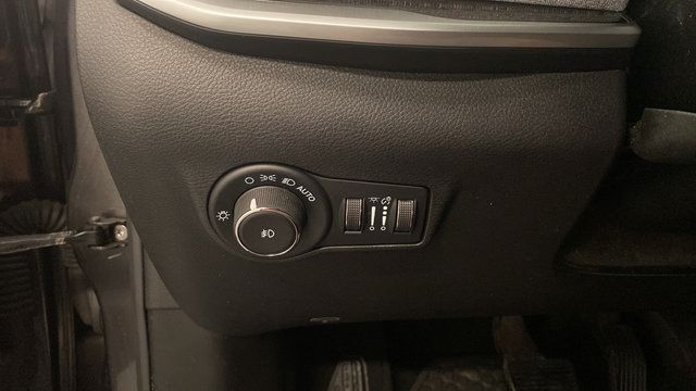Used 2023 Jeep Compass Latitude w/ Convenience Group AWD/4WD image 24