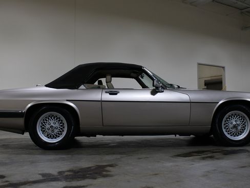 Used 1991 Jaguar XJS V12 Convertible RWD image 36