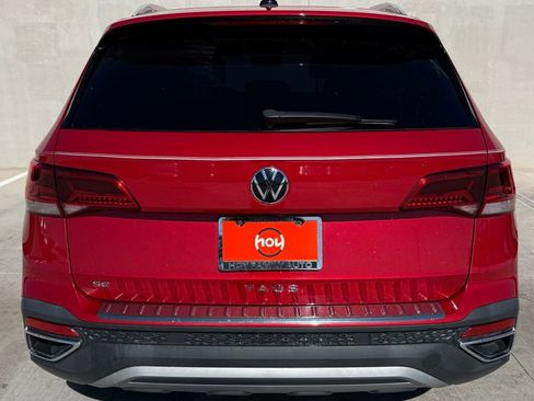 Certified 2022 Volkswagen Taos SE image 4