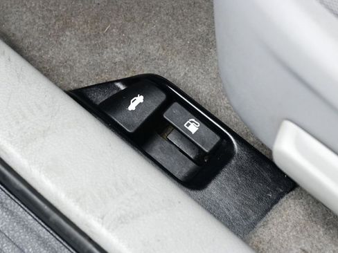 Used 2016 Toyota Camry LE image 19