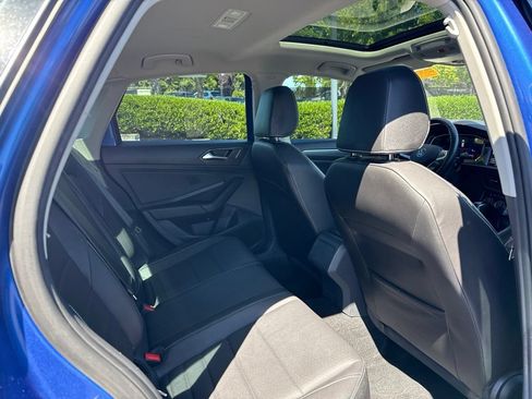 Used 2024 Volkswagen Jetta SE FWD image 23