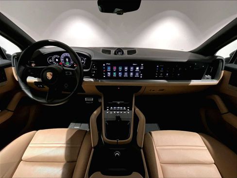 Used 2025 Porsche Cayenne S image 17