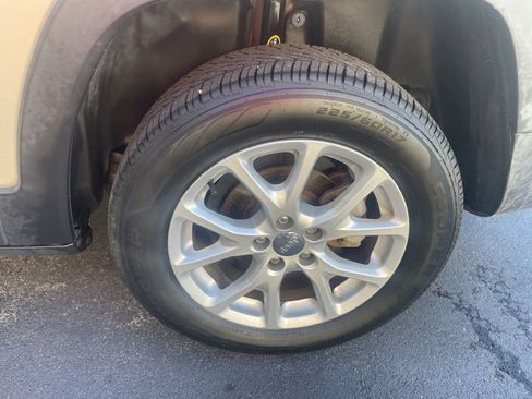 Used 2015 Jeep Cherokee Latitude image 18