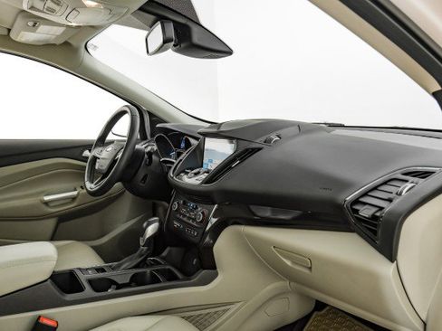 Used 2019 Ford Escape Titanium image 10